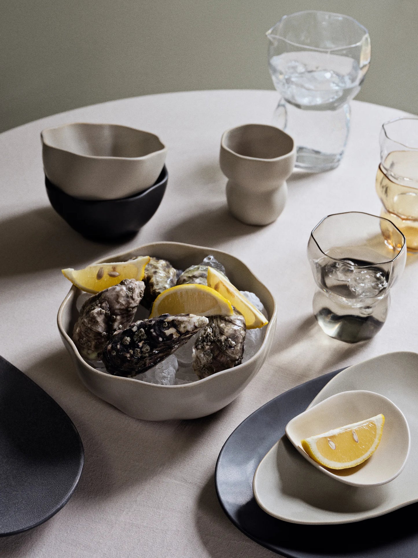 Limfjord Bowl Big Grigio Chiaro Opaco, Gres smaltato reattivo Ø20 x H7,4 cm Broste