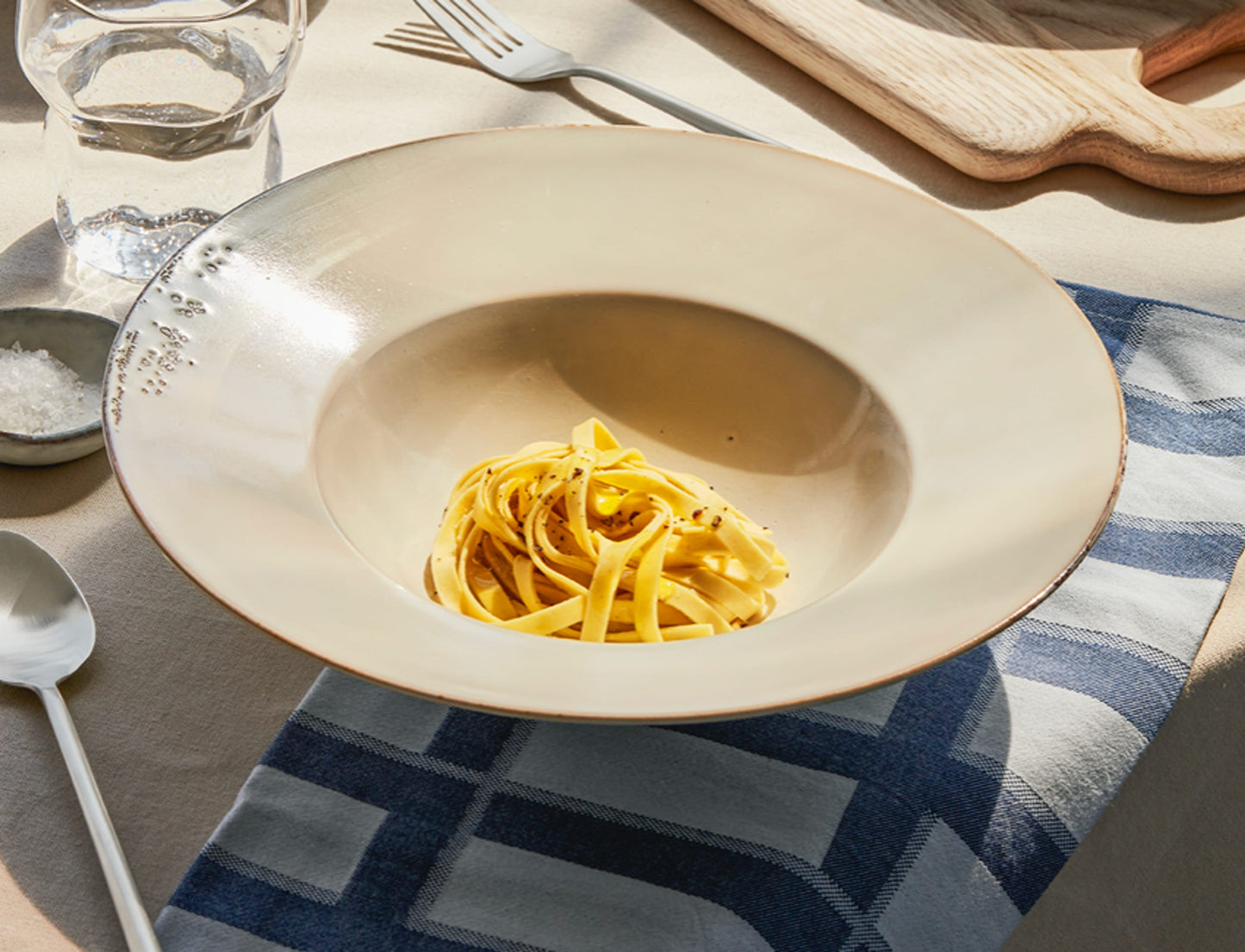 Piatto Cappello prete Sabbia, Gres smaltato reattivo Ø29 x H7 cm Broste